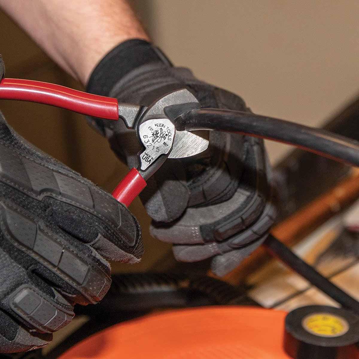 Klein Tools Battery-Operated 2 Ah Cu/AI Closed-Jaw Cable Cutter from GME Supply