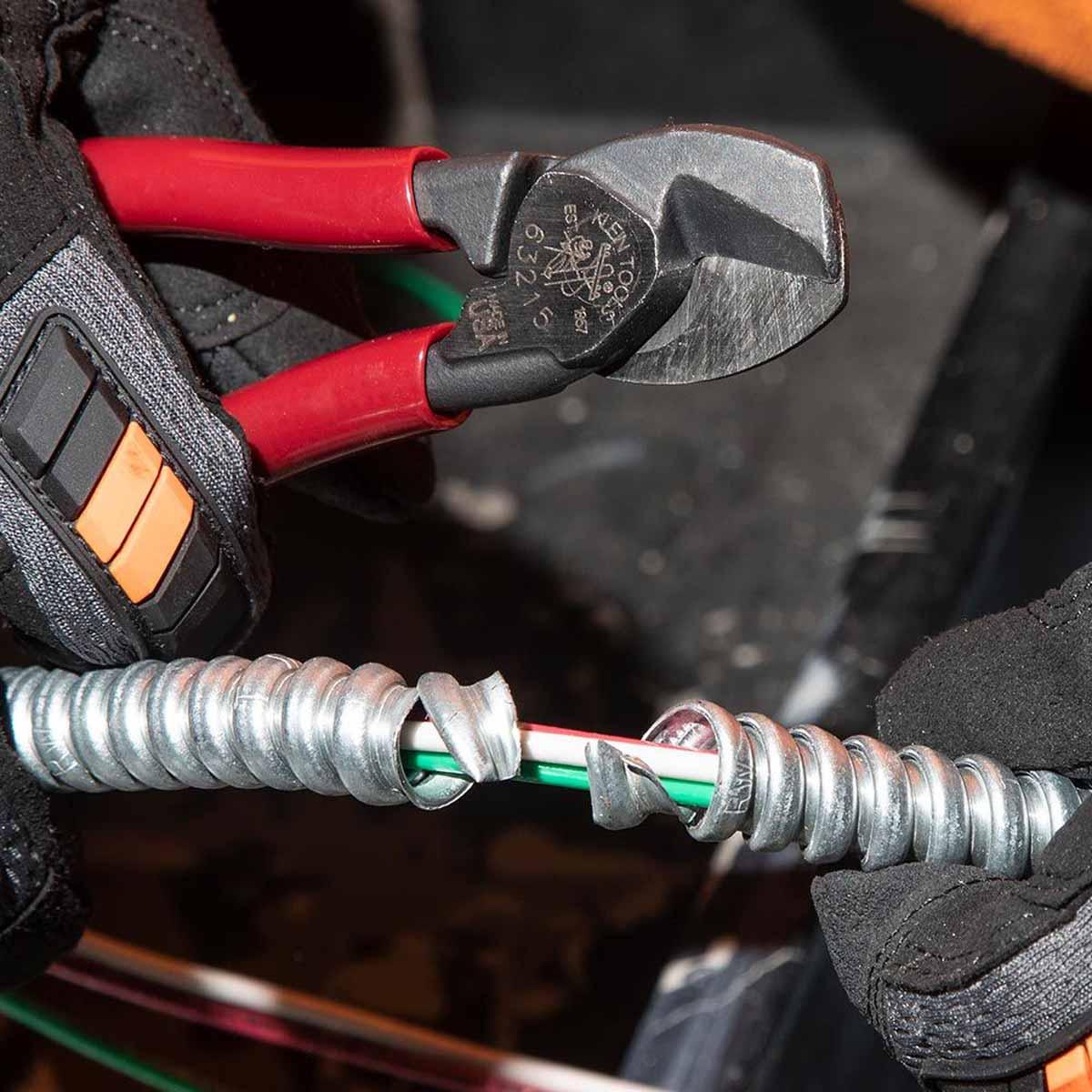 Klein Tools Battery-Operated 2 Ah Cu/AI Closed-Jaw Cable Cutter from GME Supply