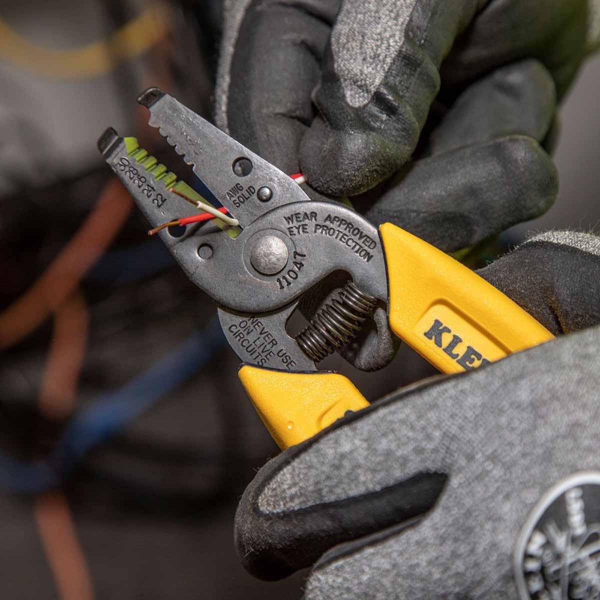 CLC Four Pocket Multi-Purpose Tool Holder from GME Supply