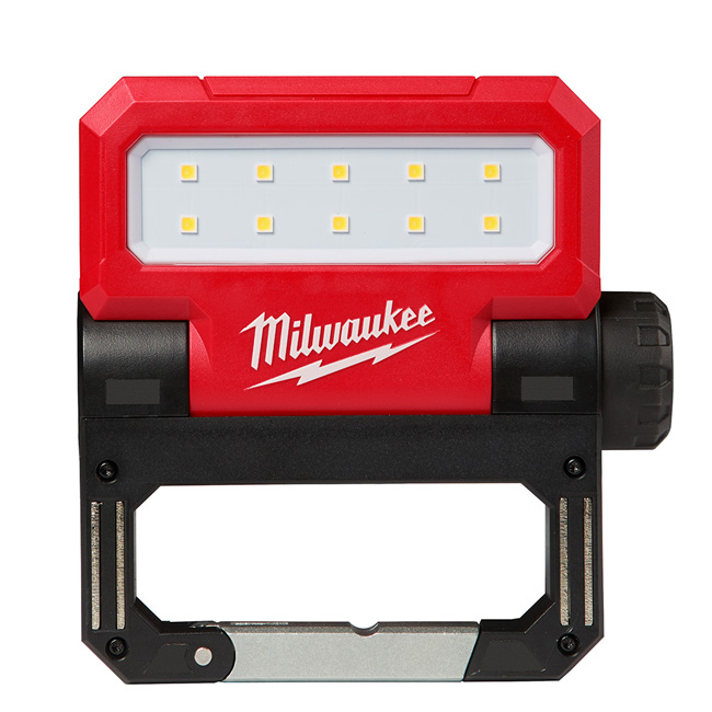 シュプリーム　スタンドライト　Cordless Floodlight Red Milwaukee REDLITHIUM USB ROVER Pivoting Flood Light - GME Supply