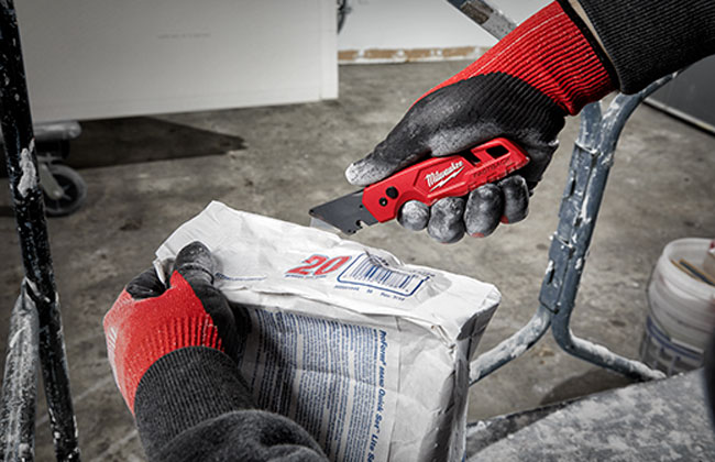Milwaukee FASTBACK Folding Utility Knife with Blade Storage from GME Supply